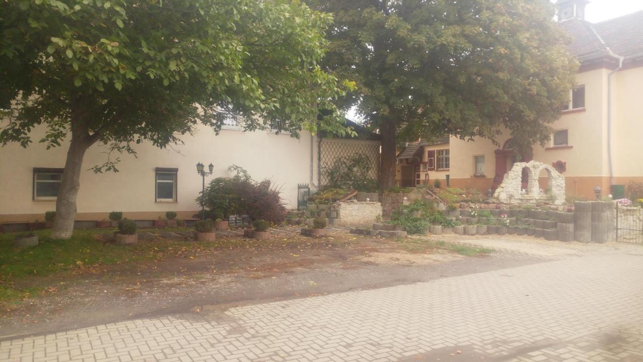 Historische Schule "Ferienwohnung Pauline" I&Ii Stobnitz Экстерьер фото